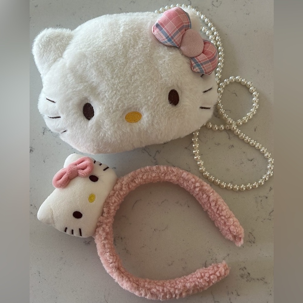 Hello kitty plush pearl purse and head band. All new